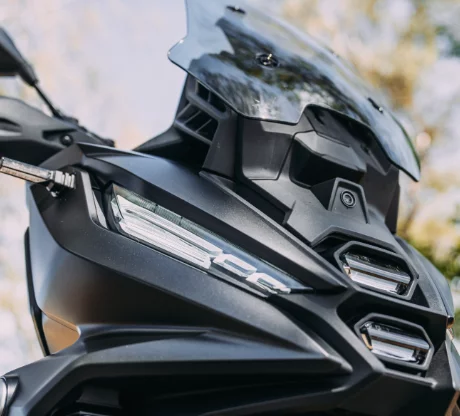 VOGE SR450X světla